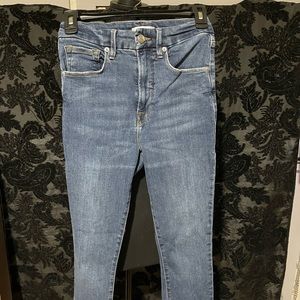 Woman’s Good American jeans size 4/27.  Good condition.